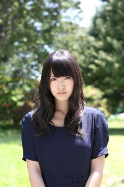 什么都没有穿的美女